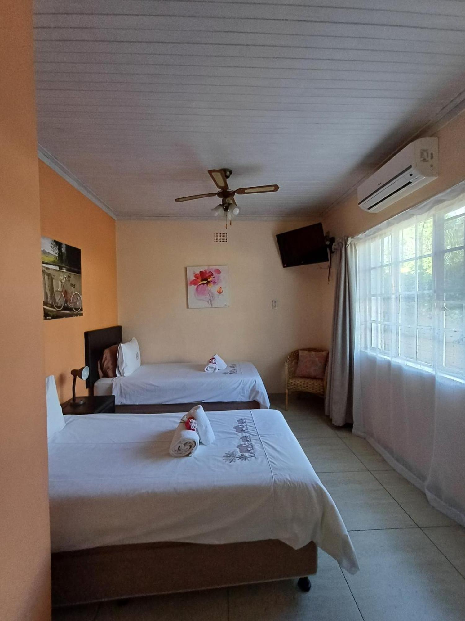 Capbon Guesthouse วินด์ฮุก ภายนอก รูปภาพ